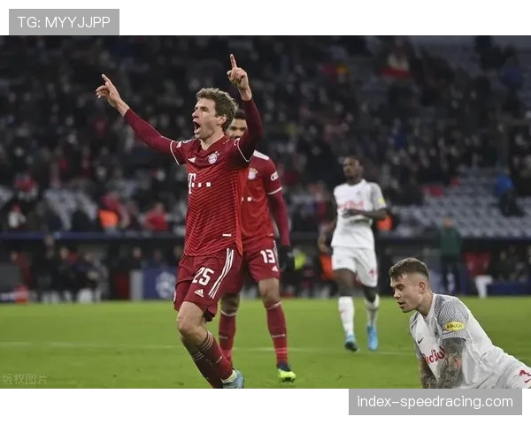 巴黎FC球员庆祝四球大胜，35%控球率下的高效反击成教科书